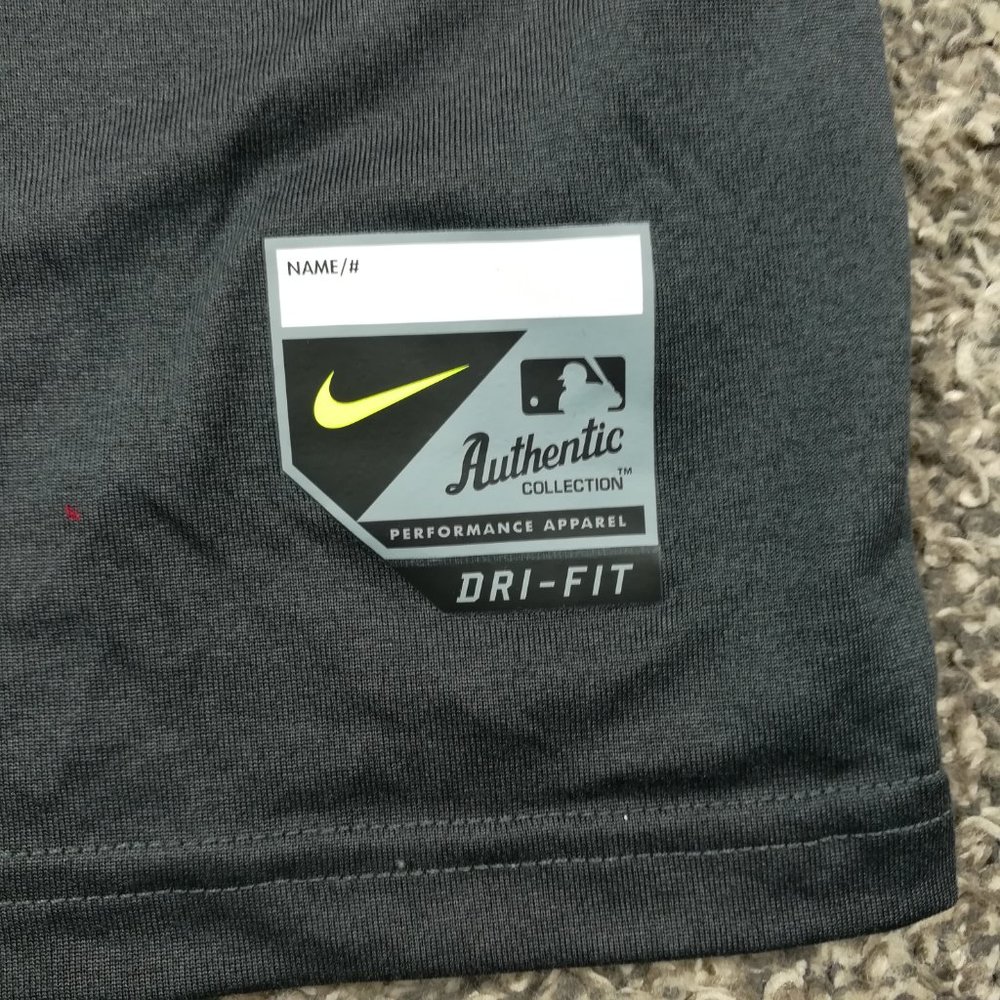 Philadelphia Phillies Shirt Nike Authentic Collection Center Swoosh Mens Small - Picture 3 of 10